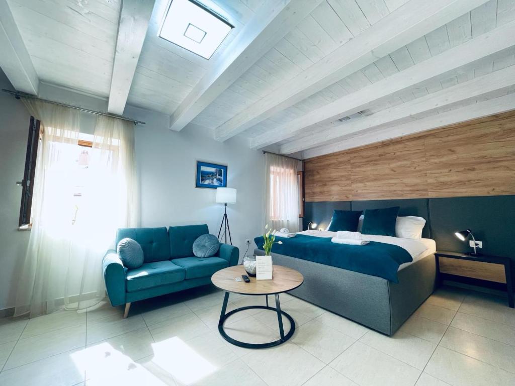 Deluxe Double Room with Shower
