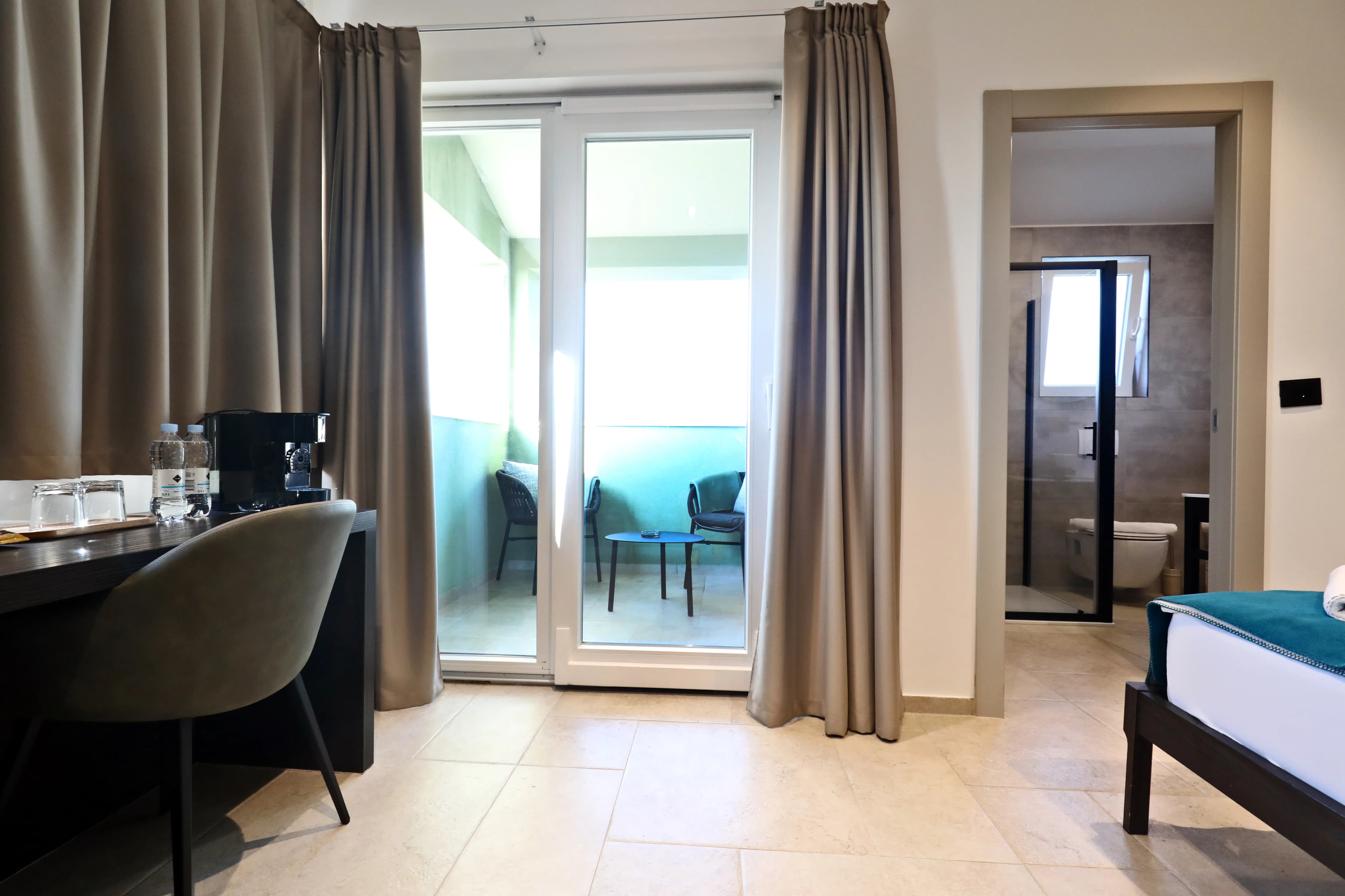 Deluxe Double Room — photo 3