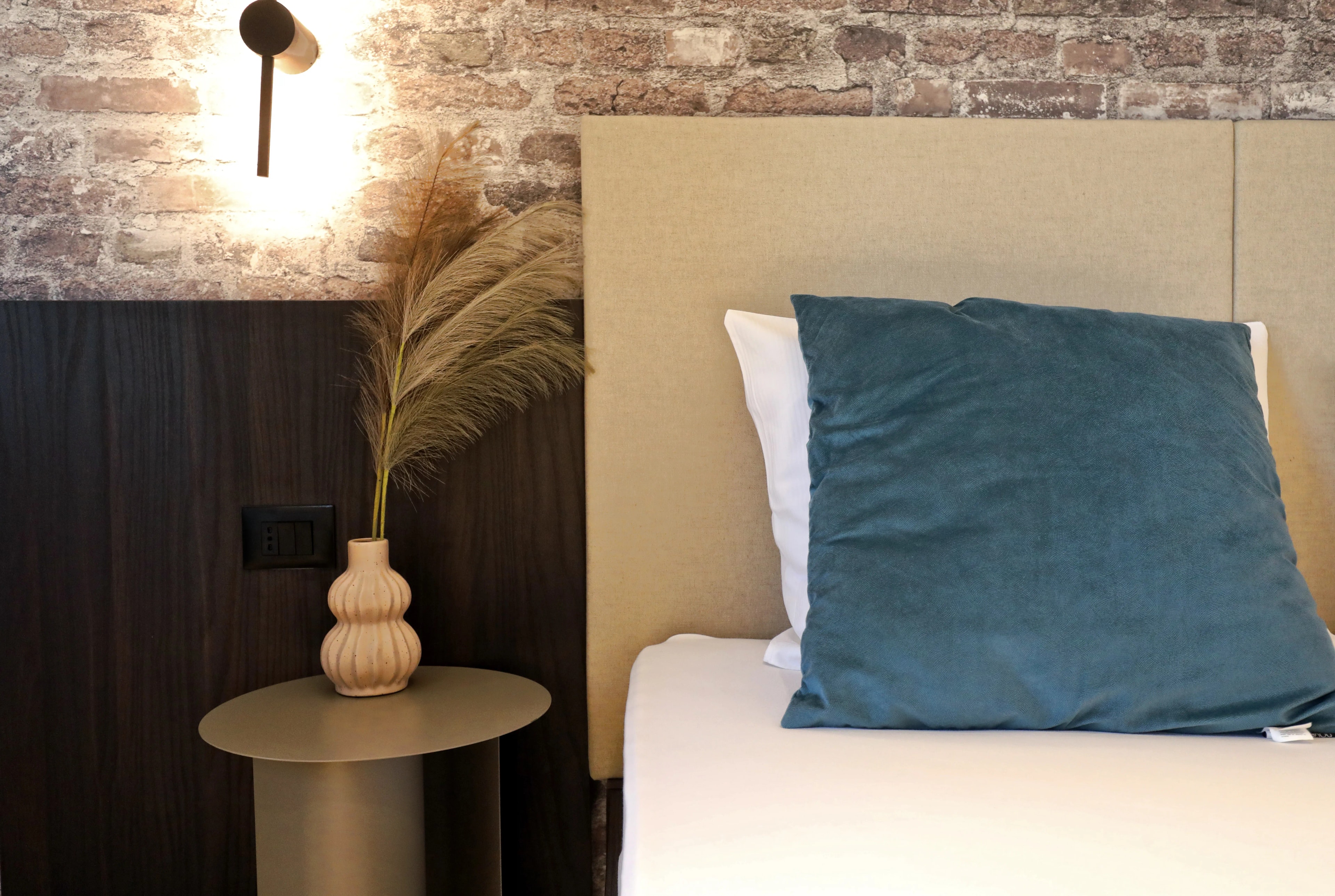 Deluxe Double Room with Balcony — photo 3